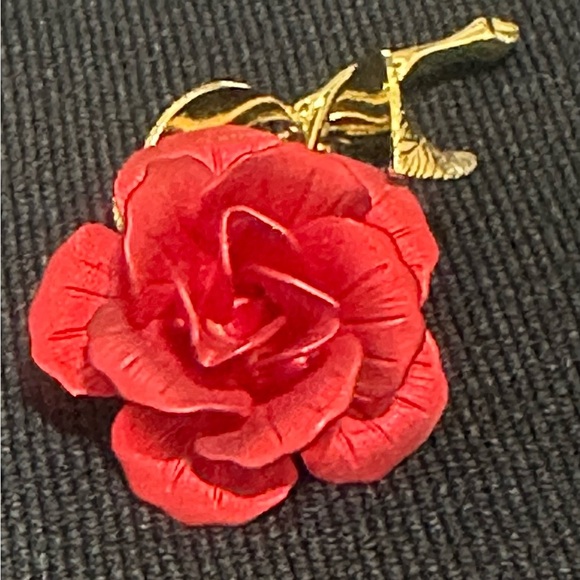 Red Rose Cerrito brooch  Gold  plated vintage floral - Picture 2 of 4